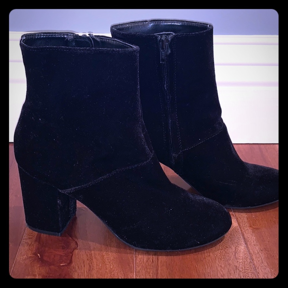 American Eagle Velvet boot